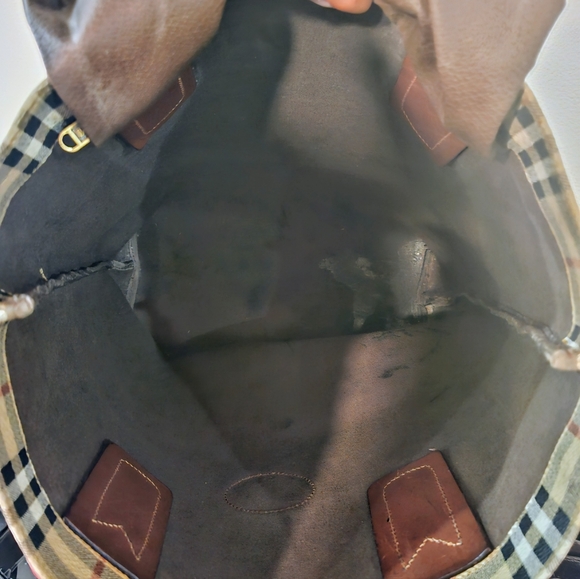 Authentic Burberry hay market tote 14x16x5 - Picture 7 of 9